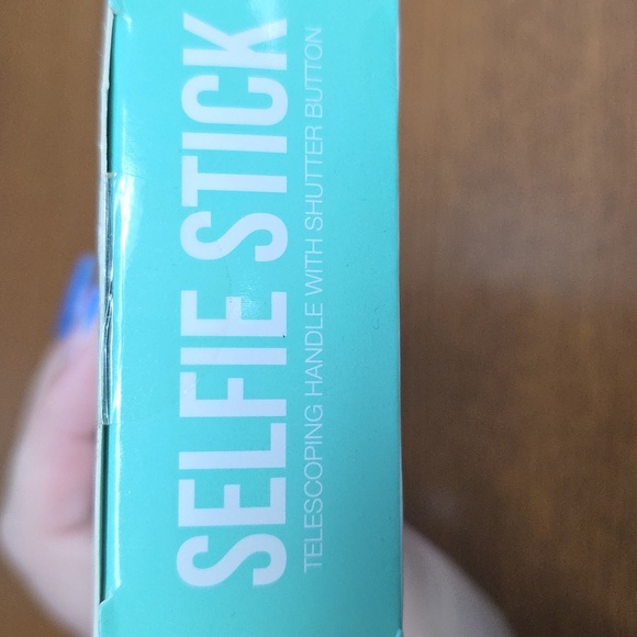 Selfie Stick with Bluetooth Shutter Button - Picture 3 of 3